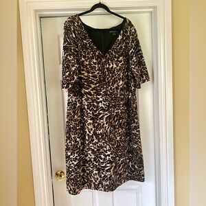 Jessica Howard Animal Print midi dress